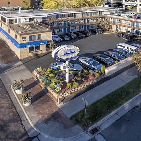 دولوث Voyageur Lakewalk Inn المظهر الخارجي الصورة