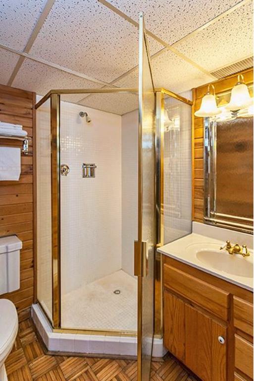 دولوث Voyageur Lakewalk Inn المظهر الخارجي الصورة